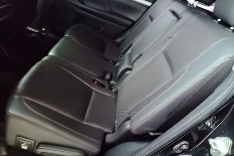 Used Toyota Highlander 2018 2.0T Four-Wheel Drive Luxury Version 7 Seats China VI Standard Left Rear Seat