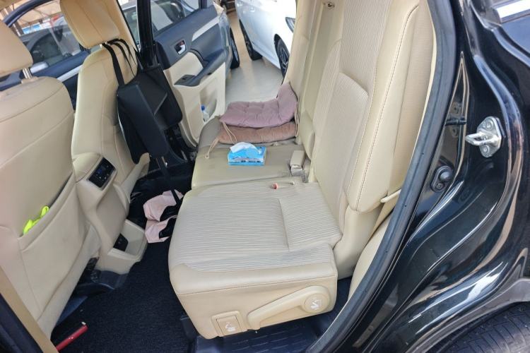 Used Toyota Highlander 2018 2.0T Two-Wheel Drive Elite Edition 7 Seats Emission Standard China V Left Rear Seat