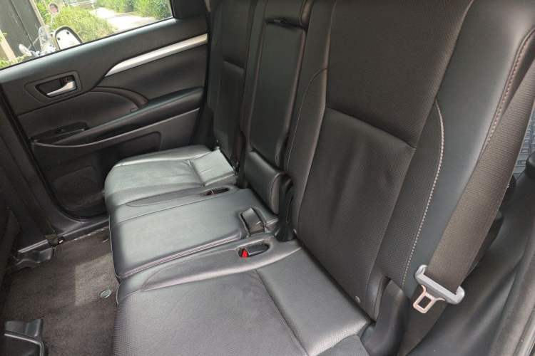 Used Toyota Highlander 2018 2.0T Four-Wheel Drive Luxury Version 7 Seats China VI Standard Left Rear Seat