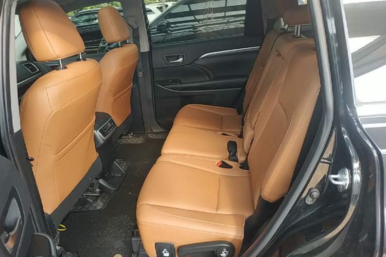 Used Toyota Highlander 2018 2.0T Four-Wheel Drive Knight Edition 7 Seats China VI Standard Left Rear Seat