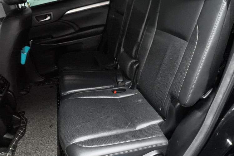 Used Toyota Highlander 2018 2.0T Four-Wheel Drive Luxury Edition 7 Seats China V Emission Standard Left Rear Seat