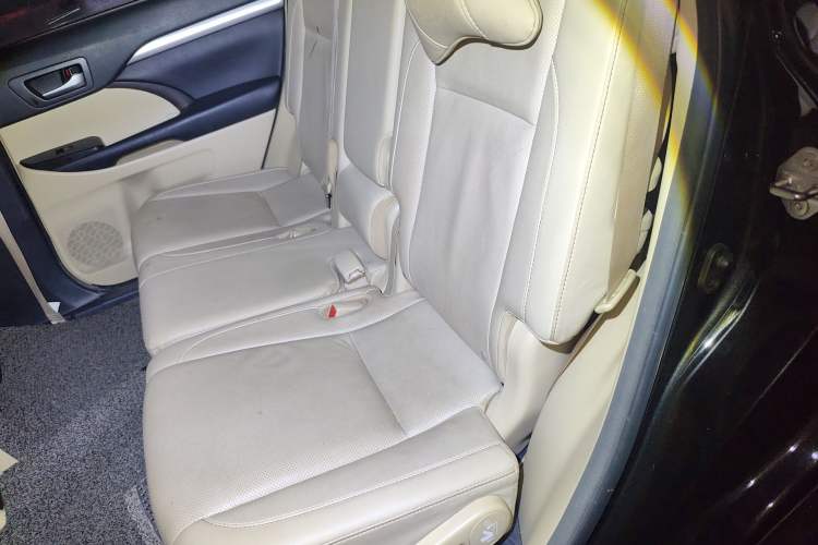Used Toyota Highlander 2018 2.0T Four-Wheel Drive Luxury Edition 7 Seats China V Emission Standard Left Rear Seat