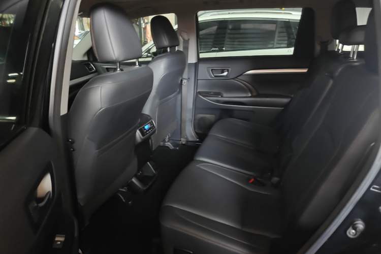Used Toyota Highlander 2018 2.0T Four-Wheel Drive Luxury Version 7 Seats China VI Standard Left Rear Seat