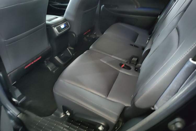 Used Toyota Highlander 2018 2.0T Four-Wheel Drive Ultimate Edition 7-Seater Emission Standard China V Left Rear Seat