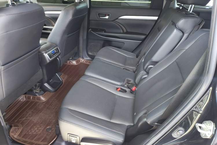 Used Toyota Highlander 2018 2.0T Four-Wheel Drive Luxury Version 7 Seats China VI Standard Left Rear Seat