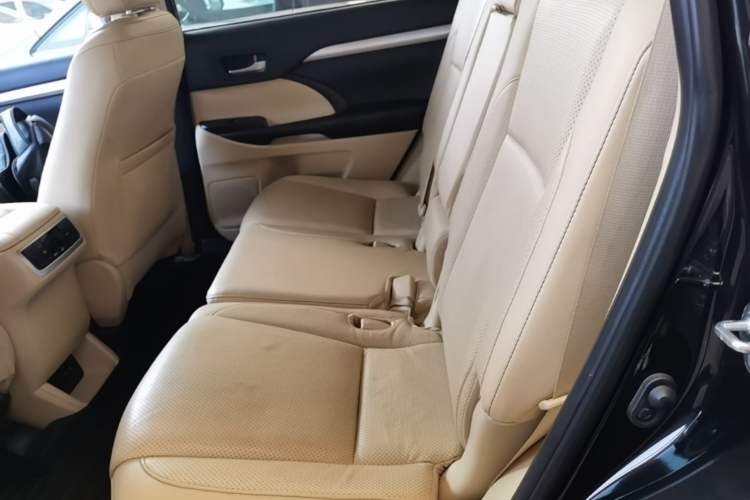 Used Toyota Highlander 2018 2.0T Two-Wheel Drive Elite Version 5 Seats China VI Standard Left Rear Seat