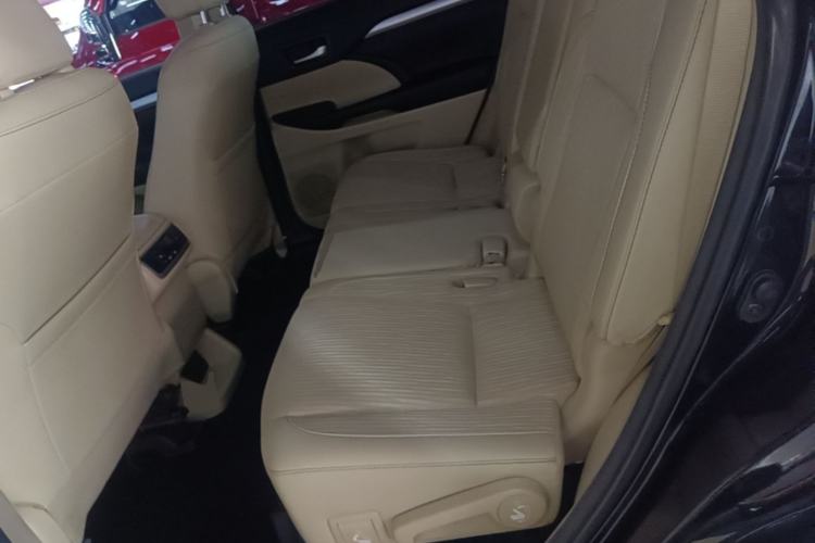 Used Toyota Highlander 2018 2.0T Two-Wheel Drive Elite Edition 7 Seats Emission Standard China V Left Rear Seat