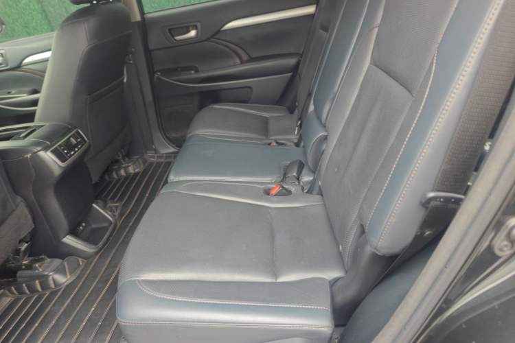 Used Toyota Highlander 2018 2.0T Four-Wheel Drive Prestige Version 7 Seats China V Emission Standard Left Rear Seat