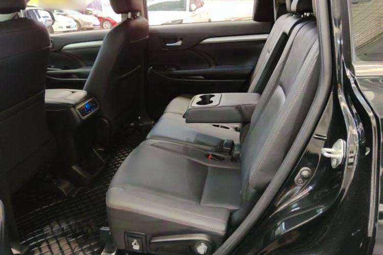 Used Toyota Highlander 2018 2.0T Four-Wheel Drive Luxury Version 7 Seats China VI Standard Left Rear Seat