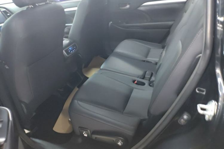 Used Toyota Highlander 2018 2.0T Four-Wheel Drive Luxury Edition 7 Seats China V Emission Standard Left Rear Seat