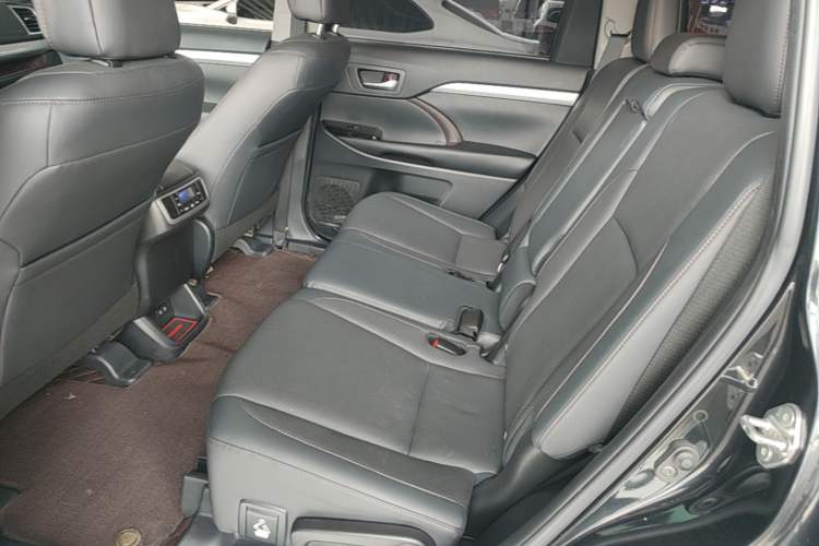 Used Toyota Highlander 2018 2.0T Four-Wheel Drive Luxury Version 7 Seats China VI Standard Left Rear Seat