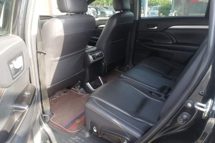 Used Toyota Highlander 2018 2.0T Four-Wheel Drive Luxury Version 7 Seats China VI Standard Left Rear Seat