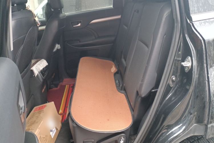 Used Toyota Highlander 2018 2.0T Four-Wheel Drive Luxury Edition 7 Seats China V Emission Standard Left Rear Seat