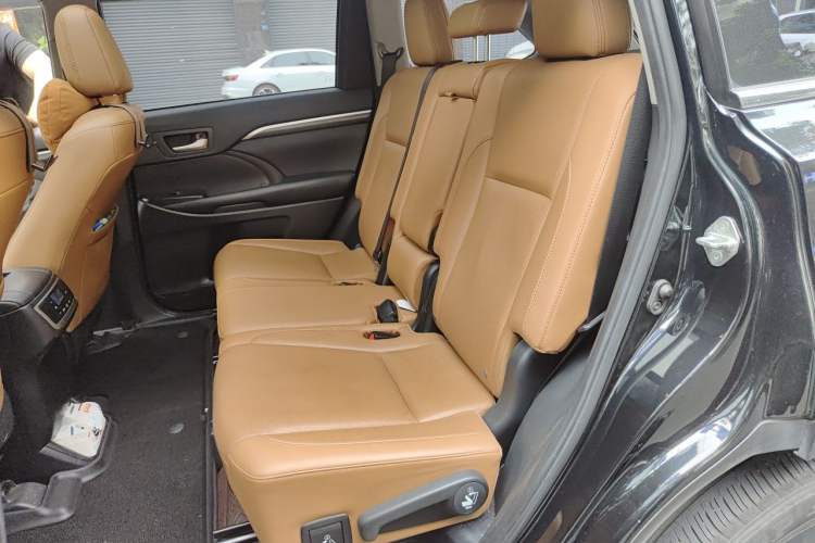 Used Toyota Highlander 2018 2.0T Four-Wheel Drive Knight Edition 7 Seats China VI Standard Left Rear Seat