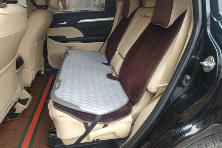 Used Toyota Highlander 2018 2.0T Two-Wheel Drive Elite Version 5 Seats China VI Standard Left Rear Seat