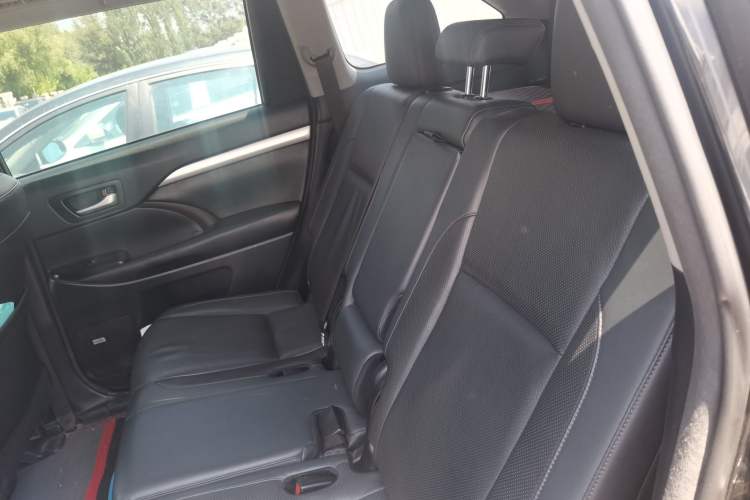 Used Toyota Highlander 2018 2.0T Four-Wheel Drive Luxury Edition 7 Seats China V Emission Standard Left Rear Seat