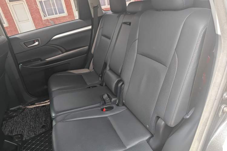 Used Toyota Highlander 2018 2.0T Four-Wheel Drive Luxury Edition 7 Seats China V Emission Standard Left Rear Seat