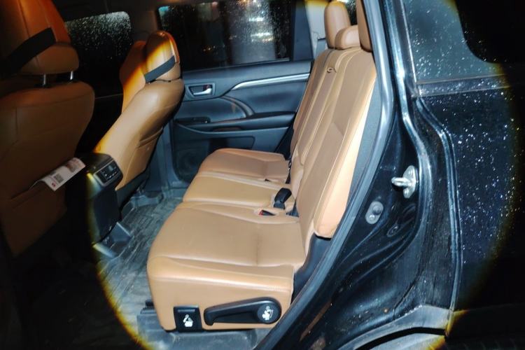 Used Toyota Highlander 2018 2.0T Four-Wheel Drive Knight Edition 7 Seats China VI Standard Left Rear Seat
