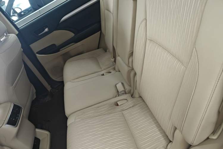 Used Toyota Highlander 2018 2.0T Two-Wheel Drive Elite Edition 7 Seats Emission Standard China V Left Rear Seat