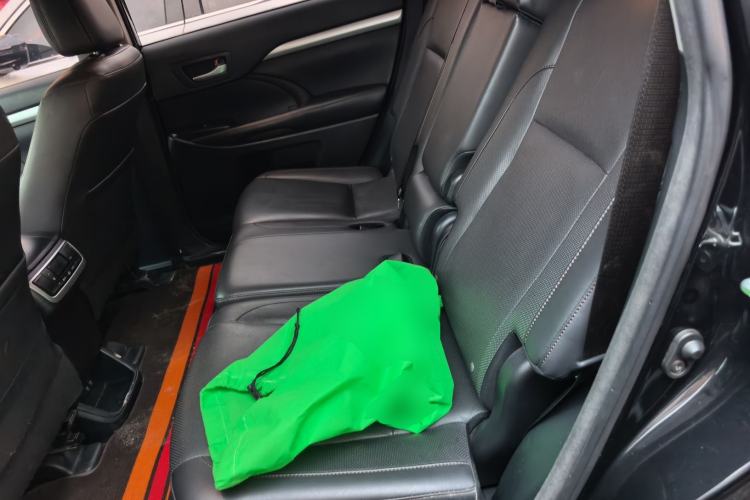 Used Toyota Highlander 2018 2.0T Four-Wheel Drive Luxury Edition 7 Seats China V Emission Standard Left Rear Seat