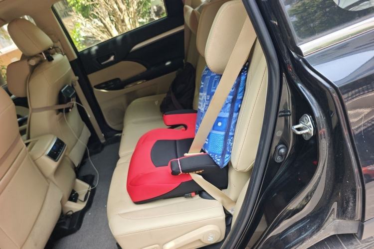 Used Toyota Highlander 2018 2.0T Four-Wheel Drive Luxury Version 7 Seats China VI Standard Left Rear Seat