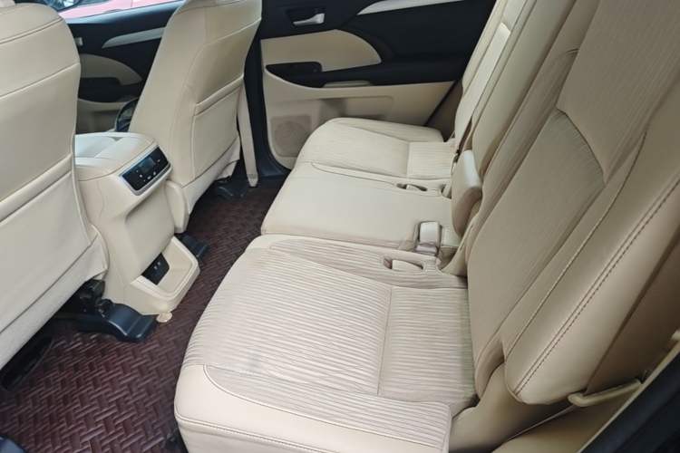 Used Toyota Highlander 2018 2.0T Four-Wheel Drive Elite Edition 7 Seats China V Standard Left Rear Seat