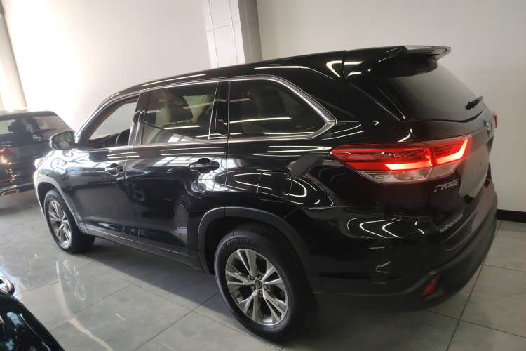 Used Toyota Highlander 2018 2.0T Two-Wheel Drive Elite Version 5 Seats China VI Standard Left Side