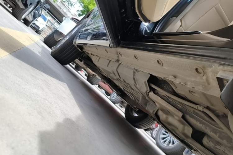 Used Toyota Highlander 2018 2.0T Two-Wheel Drive Elite Version 5 Seats China VI Standard Left Side Sill