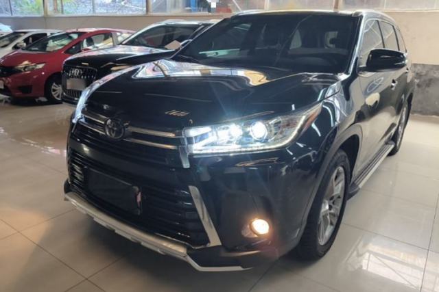 Used Toyota Highlander 2018 2.0T Four-Wheel Drive Prestige Version 7 Seats China V Emission Standard