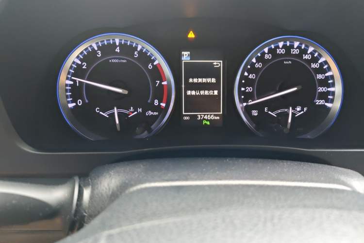 Used Toyota Highlander 2018 2.0T Four-Wheel Drive Luxury Edition 7 Seats China V Emission Standard Odometer Close Up