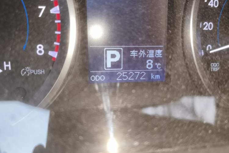 Used Toyota Highlander 2018 2.0T Two-Wheel Drive Elite Version 5 Seats China VI Standard Odometer Close Up