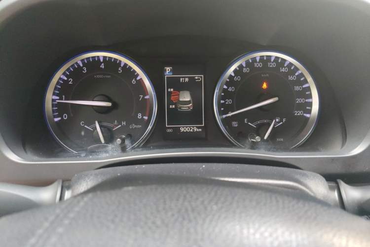 Used Toyota Highlander 2018 2.0T Four-Wheel Drive Luxury Edition 7 Seats China V Emission Standard Odometer Close Up