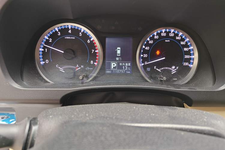 Used Toyota Highlander 2018 2.0T Two-Wheel Drive Elite Edition 7 Seats Emission Standard China V Odometer Close Up