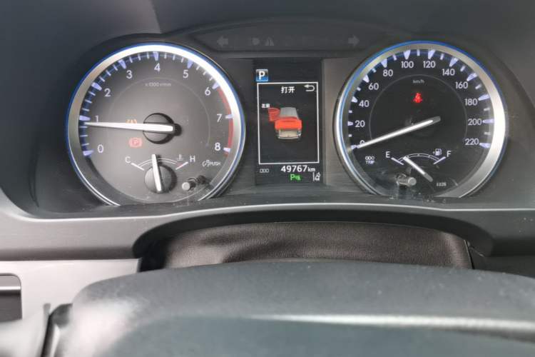 Used Toyota Highlander 2018 2.0T Four-Wheel Drive Luxury Version 7 Seats China VI Standard Odometer Close Up