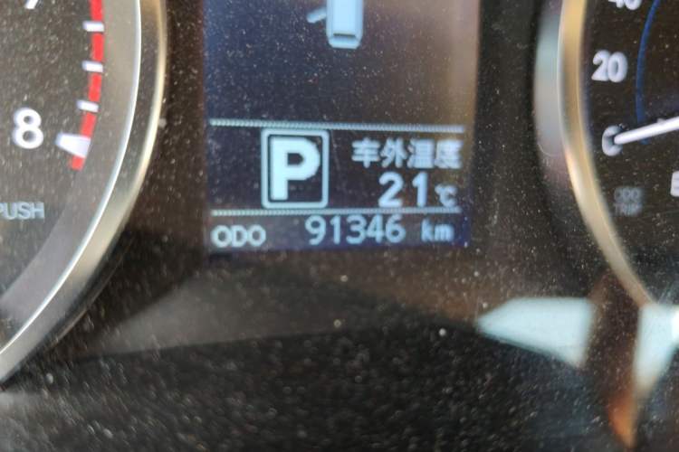Used Toyota Highlander 2018 2.0T Four-Wheel Drive Elite Edition 7 Seats China VI Standard Odometer Close Up