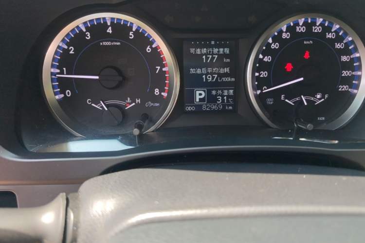 Used Toyota Highlander 2018 2.0T Two-Wheel Drive Elite Version 5 Seats China VI Standard Odometer Close Up