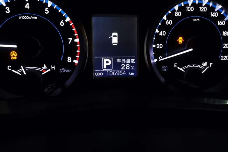 Used Toyota Highlander 2018 2.0T Two-Wheel Drive Elite Edition 7 Seats Emission Standard China V Odometer Close Up