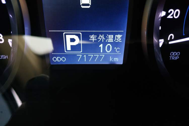 Used Toyota Highlander 2018 2.0T Two-Wheel Drive Elite Edition 7 Seats China VI Standard Odometer Close Up