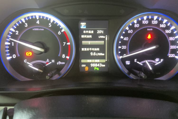 Used Toyota Highlander 2018 2.0T Four-Wheel Drive Luxury Version 7 Seats China VI Standard Odometer Close Up