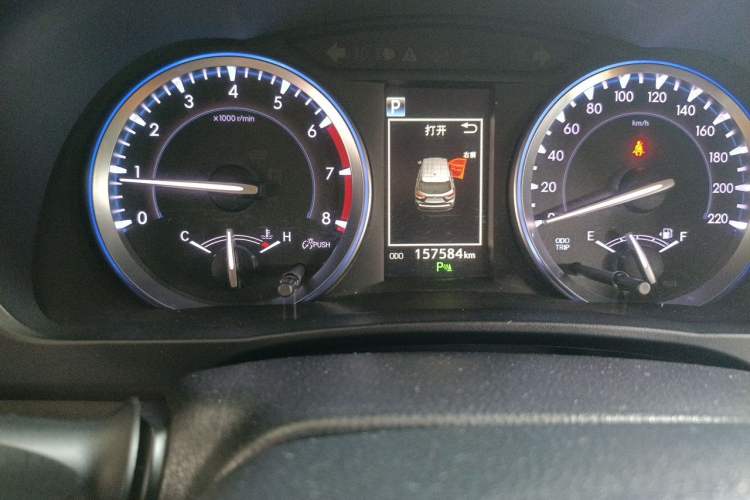 Used Toyota Highlander 2018 2.0T Four-Wheel Drive Prestige Version 7 Seats China V Emission Standard Odometer Close Up