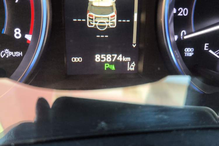 Used Toyota Highlander 2018 2.0T Four-Wheel Drive Luxury Edition 7 Seats China V Emission Standard Odometer Close Up