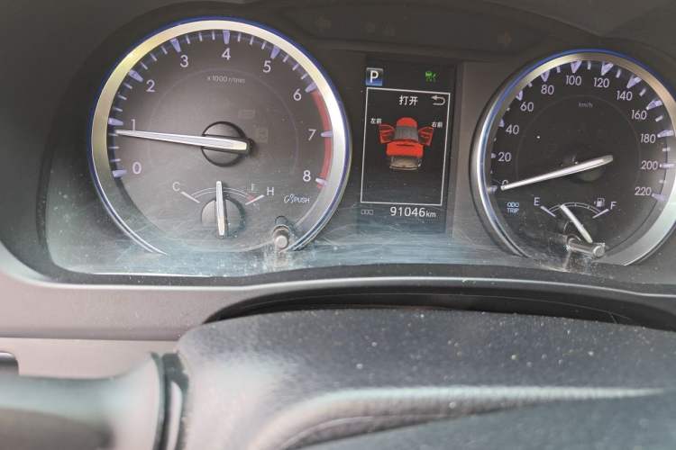 Used Toyota Highlander  Odometer Close Up