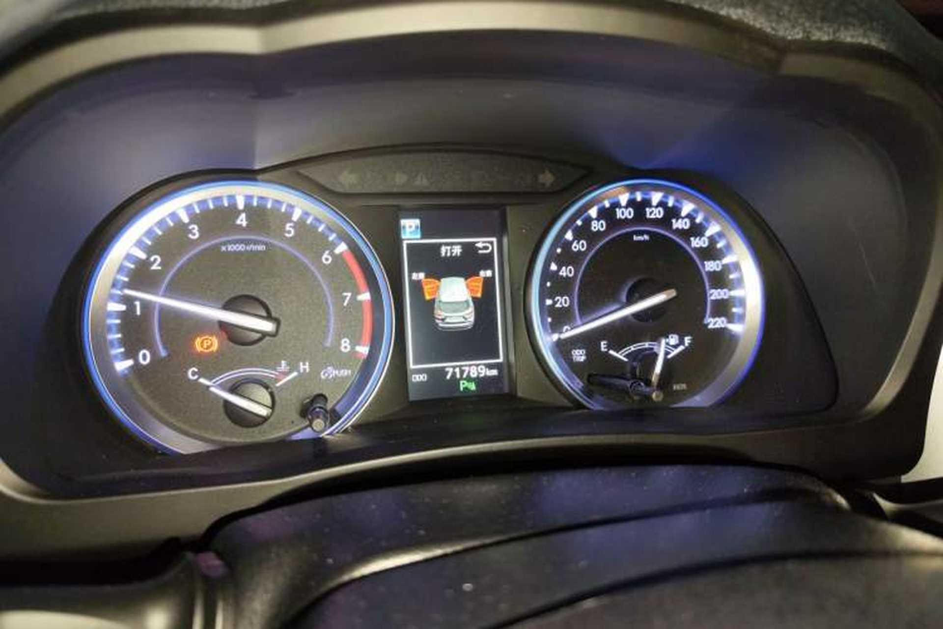 Used Toyota Highlander 2018 2.0T Four-Wheel Drive Prestige Version 7 Seats China V Emission Standard Odometer Close Up