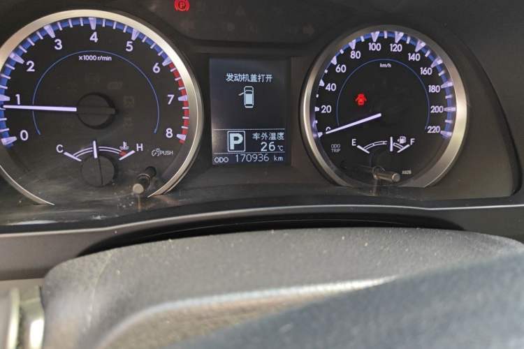 Used Toyota Highlander 2018 2.0T Four-Wheel Drive Elite Edition 7 Seats China V Standard Odometer Close Up