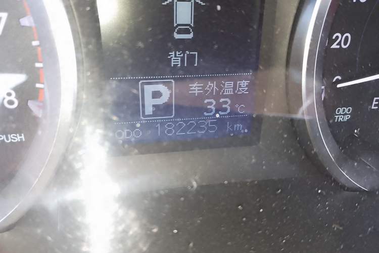 Used Toyota Highlander 2018 2.0T Four-Wheel Drive Elite Edition 7 Seats China V Standard Odometer Close Up