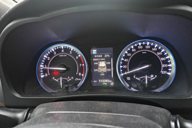 Used Toyota Highlander 2018 2.0T Four-Wheel Drive Knight Edition 7 Seats China VI Standard Odometer Close Up
