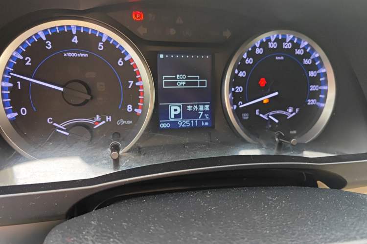 Used Toyota Highlander 2018 2.0T Two-Wheel Drive Elite Edition 5 Seats Emission Standard China V Odometer Close Up