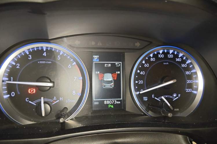 Used Toyota Highlander 2018 2.0T Four-Wheel Drive Luxury Edition 7 Seats China V Emission Standard Odometer Close Up