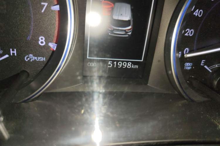 Used Toyota Highlander 2018 2.0T Four-Wheel Drive Prestige Version 7 Seats China V Emission Standard Odometer Close Up