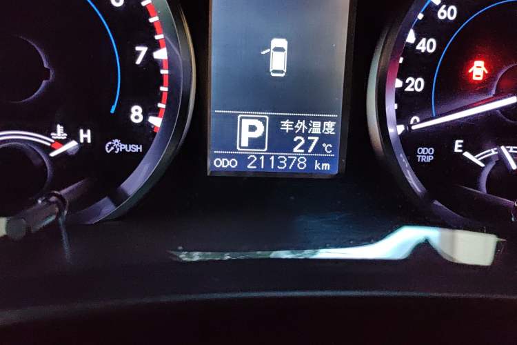 Used Toyota Highlander 2018 2.0T Two-Wheel Drive Elite Version 5 Seats China VI Standard Odometer Close Up